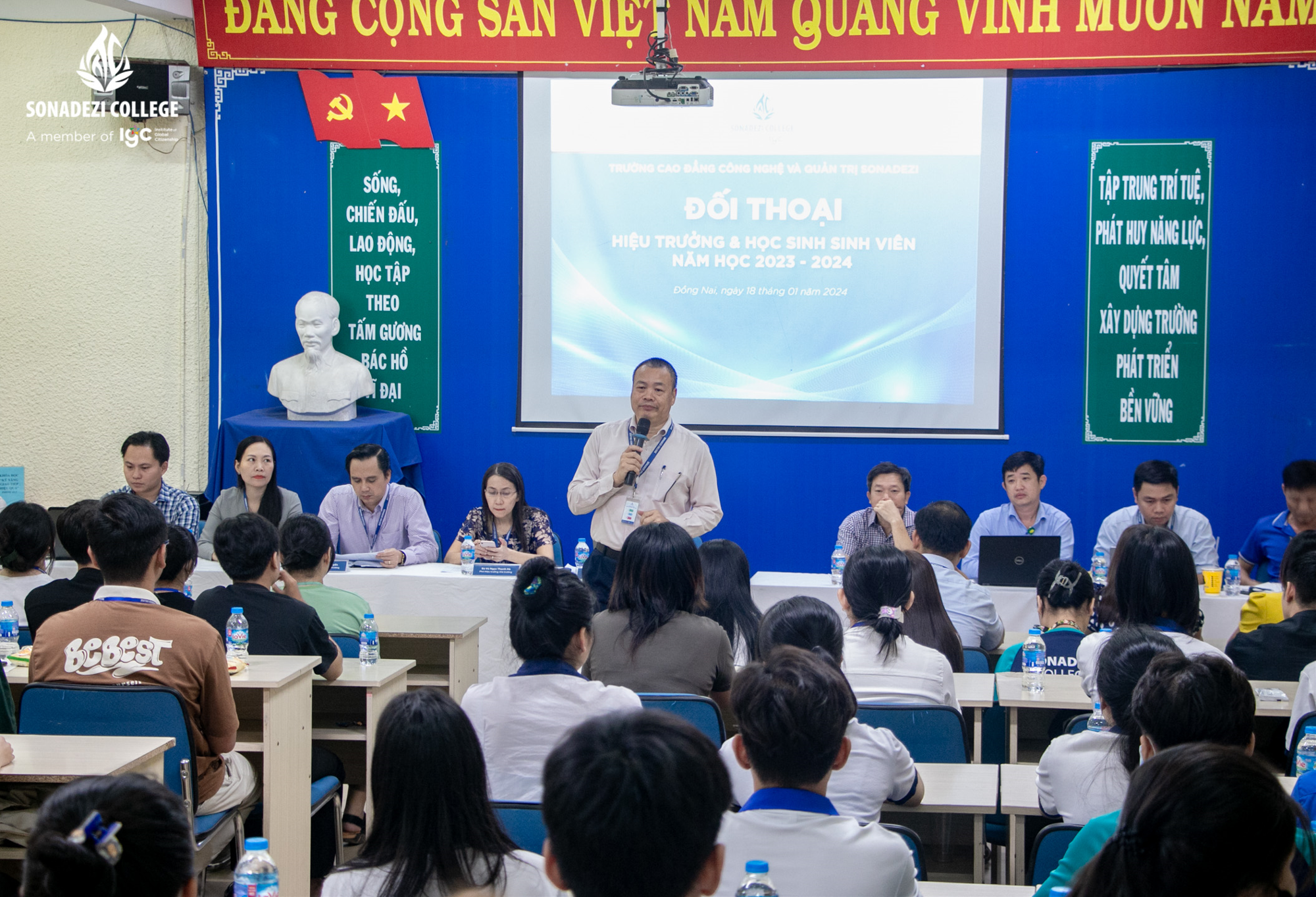 Hội nghị Đối thoại Hiệu trưởng và học sinh, sinh viên năm học 2023-2024